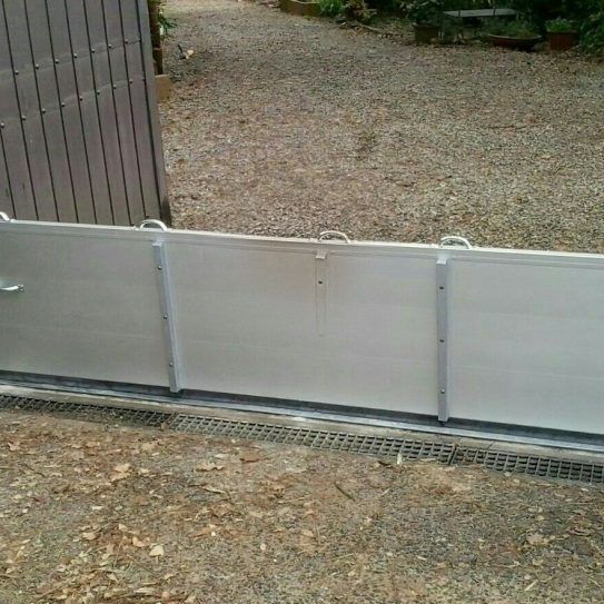 Barrera anti inundación para acceso exterior o parking